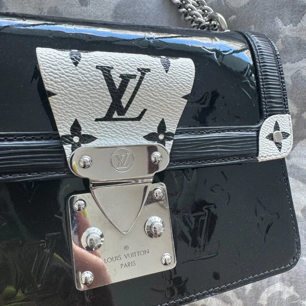 LOUIS VUITTON Vernis Epi Monogram Wynwood Black White and Vernis Card Case